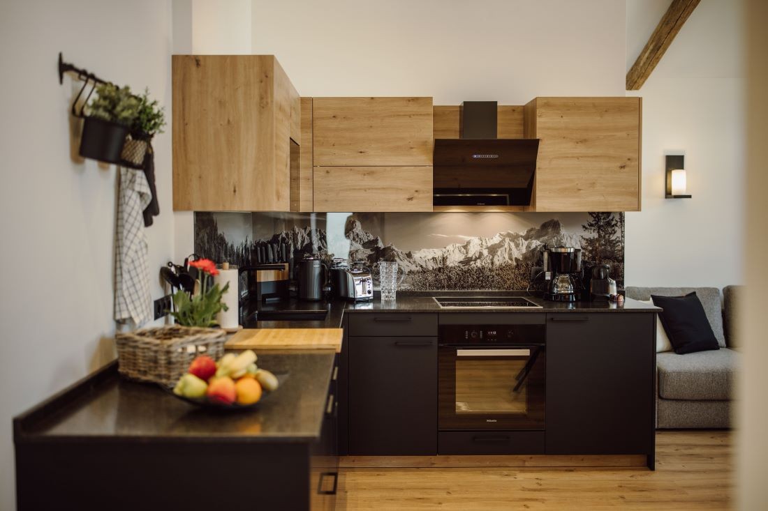 Moderne Küche mit hochwertigen Elektrogeräten