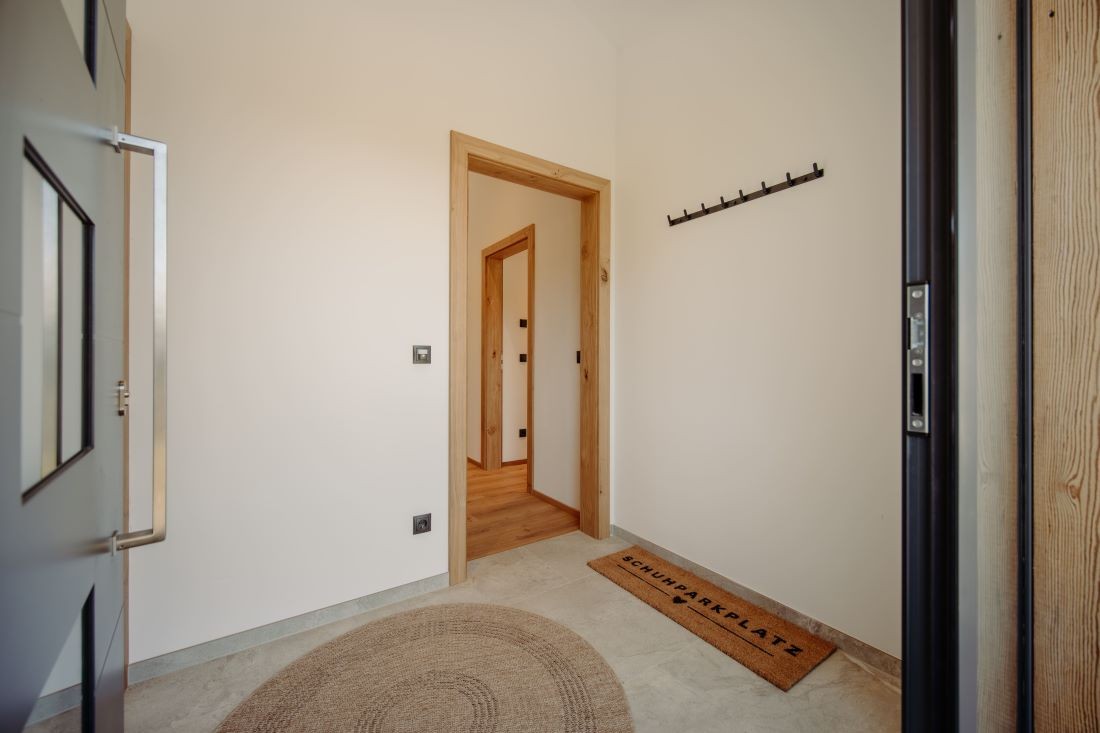 Großer Vorraum mit Garderobe