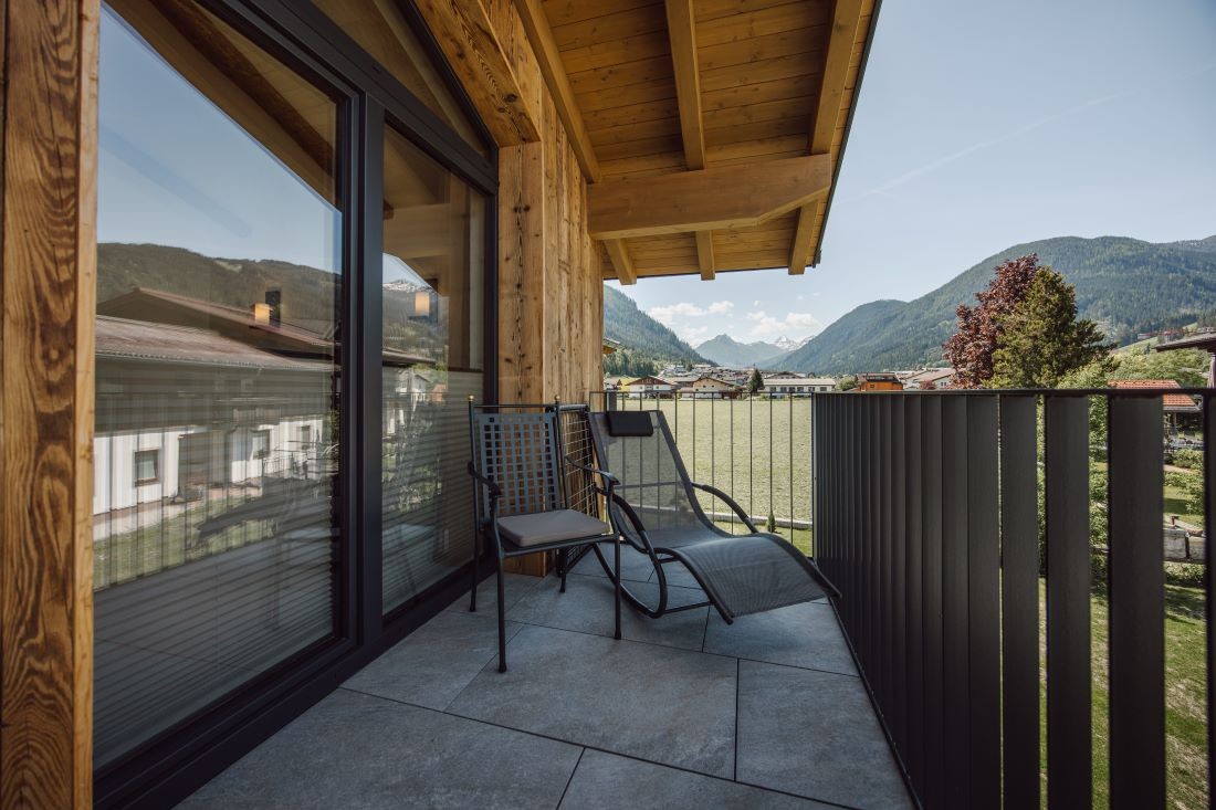 Sonnenterrasse mit gemütlicher Sonnenliege